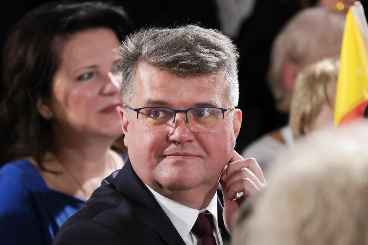 Skazany i ułaskawiony przez prezydenta polityk zapowiada pojawienie się na środowym posiedzeniu Sejmu. „Pojawię się na najbliższym posiedzeniu Izby. Jestem posłem, a udział w obradach jest moim obowiązkiem” - zapowiedział Maciej Wąsik w rozmowie z dziennikarzem RMF FM.