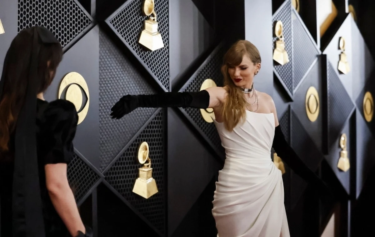 Piosenkarka Taylor Swift odniosła bezprecedensowy sukces na gali rozdania nagród Grammy 2024 -  po raz czwarty otrzymała wyróżnienie za album roku. Przebiła tym samym Franka Sinatrę, Paula Simona i Steviego Wondera. 