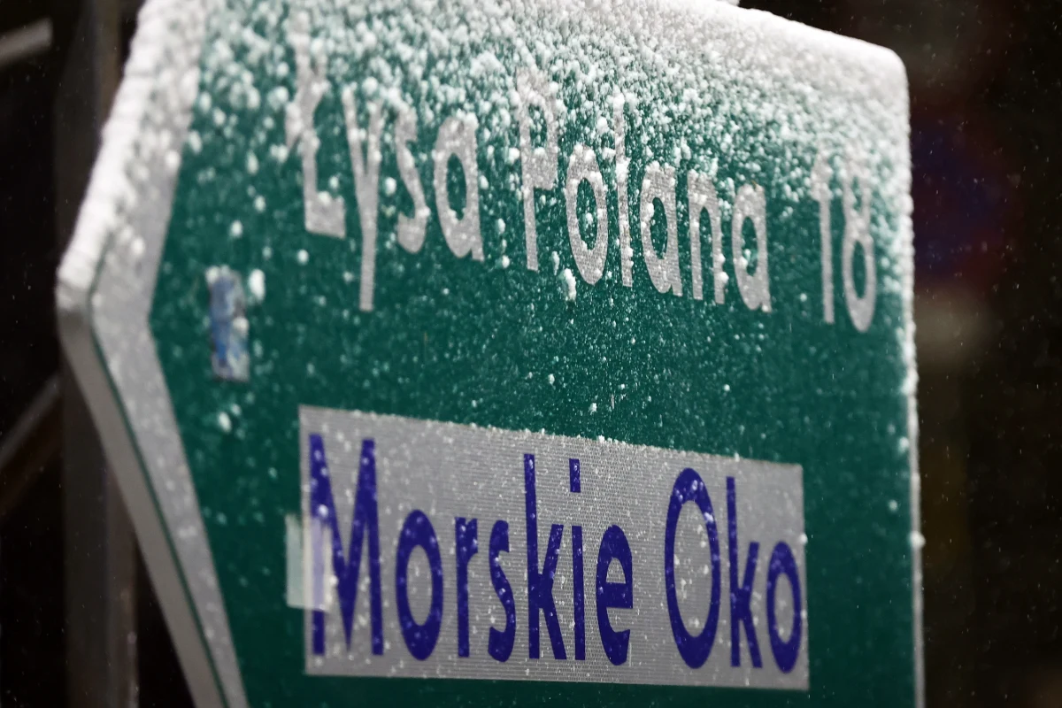 Tatrzańscy policjanci pełniący służbę w rejonie przejścia granicznego na Łysej Polanie odnaleźli brazylijskiego piłkarza. Mężczyzna zgubił się po słowackiej stronie i po ciemku dotarł na przejście.