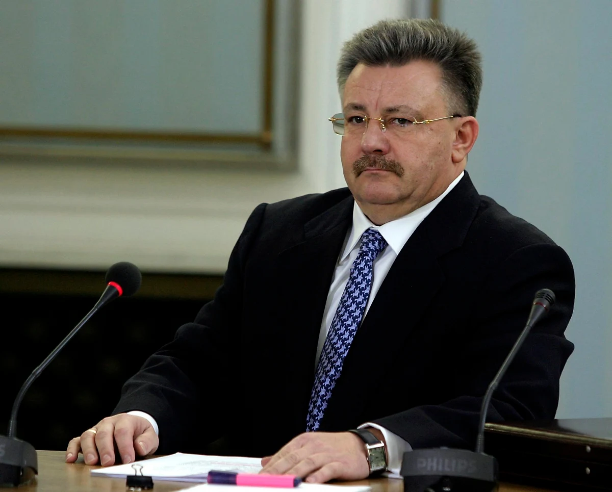 "Na miejscu premiera, chcąc dogłębnie prześwietlić Orlen i fuzję z Lotosem, zleciłbym to wyspecjalizowanym, zagranicznym firmom" - mówi w rozmowie z RMF FM były szef PKN Orlen Zbigniew Wróbel. Kierujący koncernem w czasach rządów Leszka Millera już wtedy był zwolennikiem takiego połączenia.