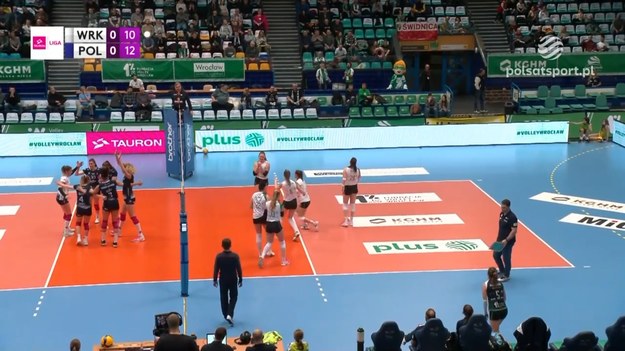 Skrót meczu KGHM #VolleyWrocław – Grupa Azoty Chemik Police 0:3 (23:25, 16:25, 14:25) - siatkówka, Tauron Liga 2024, 18. kolejka.

 

---

#VolleyWrocław: Anna Bączyńska, Anna Lewandowska, Julia Szczurowska, Kinga Stronias, Gabriela Ponikowska, Adrianna Szady – Anna Pawłowska (libero) oraz Aleksandra Gromadowska, Aleksandra Gancarz, Julia Stancelewska. Trener: Michal Masek.
Chemik: Monika Fedusio, Agnieszka Korneluk, Elizabet Inneh-Varga, Martyna Łukasik, Iga Wasilewska, Marlena Kowalewska – Martyna Grajber-Nowakowska (libero) oraz Dominika Pierzchała, Natalia Mędrzyk, Bruna Honorio Marques. Trener: Marco Fenoglio.