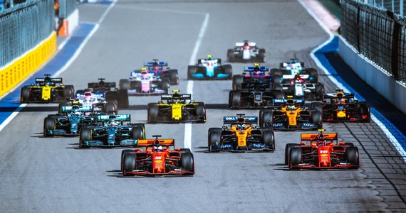 Zespoły Formuły 1 uzgodniły w poniedziałek na konferencji w Londynie projekt zmian w formacie sprintu, który ma ułatwić śledzenie przebiegu weekendów wyścigowych. Projekt zostanie 28 lutego przedłożony Światowej Radzie Sportów Motorowych FIA do zatwierdzenia.