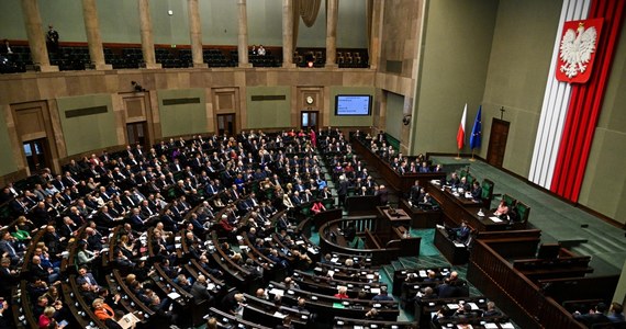 ​Sejm na rozpoczynającym się w środę posiedzeniu zajmie się m.in. obywatelskim projektem ustawy o emeryturach i rentach z Funduszu Ubezpieczeń Społecznych dotyczącym wprowadzenia renty wdowiej. Celem projektu jest zabezpieczenie sytuacji materialnej emeryta po śmierci małżonka.