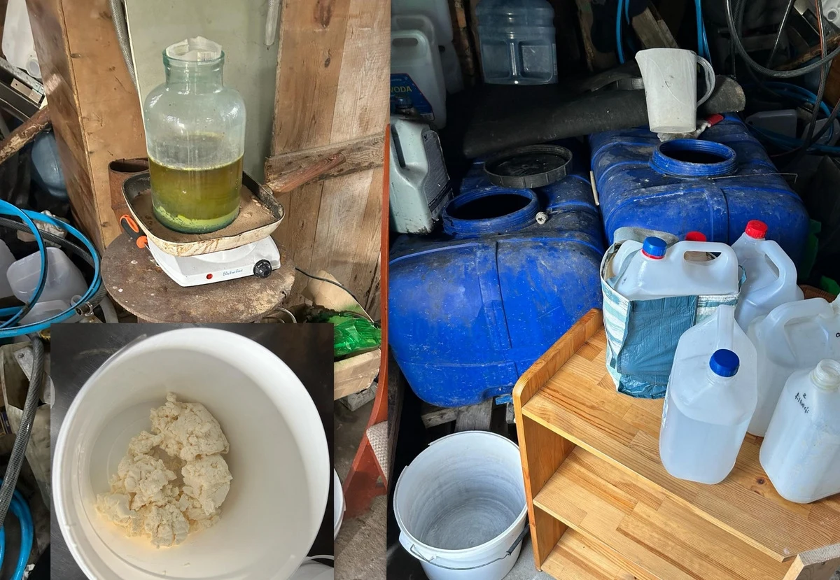 30 litrów płynnej amfetaminy i prawie kilogram gotowego produktu przejęli policjanci, którzy zlikwidowali narkotykowe laboratorium, działające w małopolskim Chrzanowie. Zatrzymanych zostało trzech mężczyzn.     