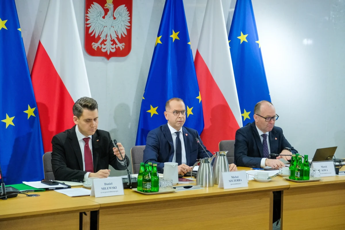 Były szef MSZ Zbigniew Rau, były wiceminister odpowiedzialny za proces wizowy Piotr Wawrzyk, Edgar K. - współpracownik Wawrzyka - oraz były szef MSWiA Mariusz Kamiński, a także były premier Mateusz Morawiecki i były wicepremier Jarosław Kaczyński - to pierwsze osoby, które zostały zgłoszone na świadków komisji śledczej ds. zbadania afery wizowej.