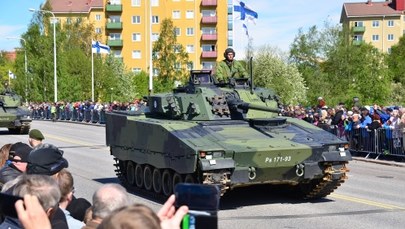 "Szef fińskiego MON strzelił sobie w stopę". Lawina podań o opuszczenie rezerwy