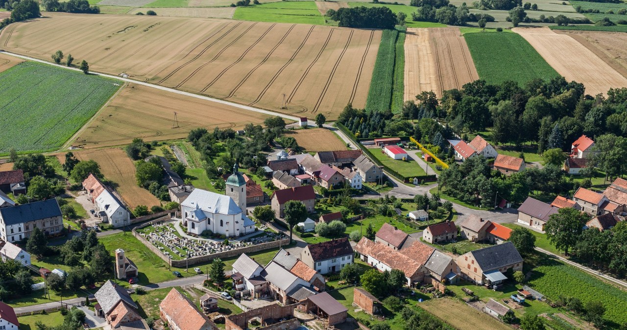 Masowo opuszczają miasta i wyjeżdżają na wieś. Zjawisko zyskuje popularność