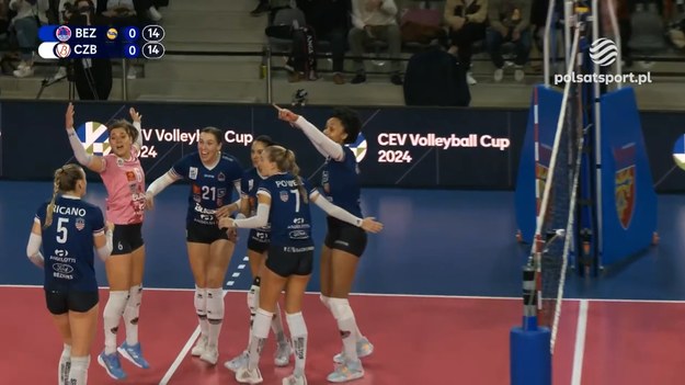 Skrót rewanżowego meczu ćwierćfinału Pucharu CEV Beziers VB – Grot Budowlani Łódź 2:3 (21:25, 16:25, 25:23, 25:20, 11:15).
Pierwszy mecz: 1:3. Awans: Grot Budowlani Łódź