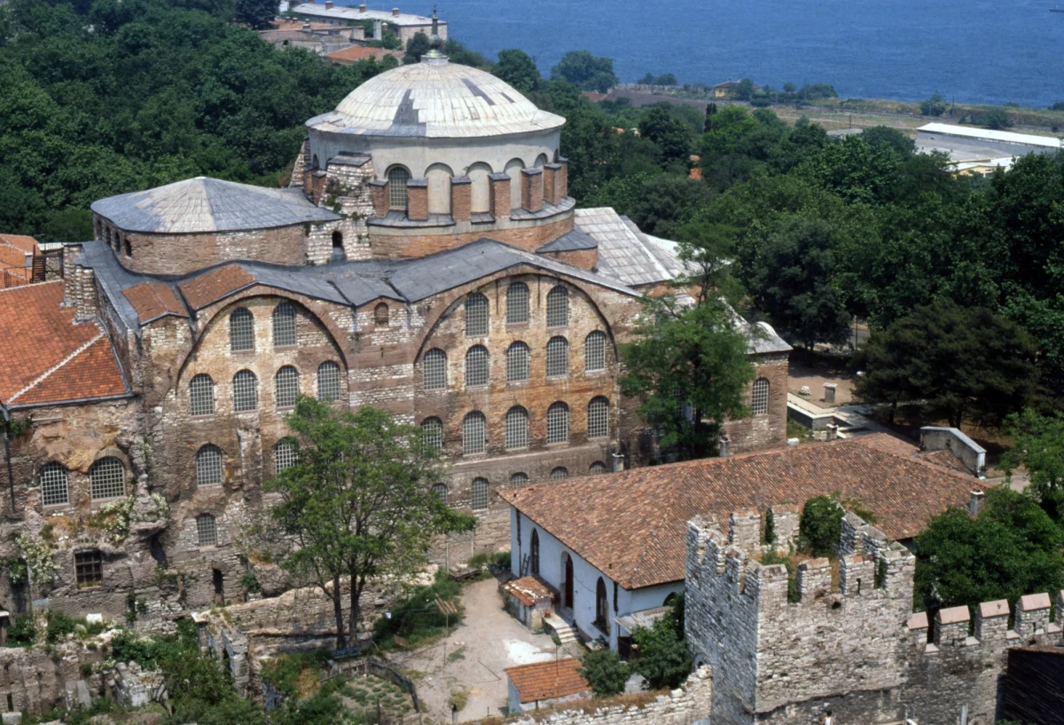 Tureckie władze kontynuują prace nad przebudową kolejnego ważnego bizantyjskiego kościoła w meczet. Chodzi o świątynię Chora w Stambule, która ma zostać udostępniona muzułmańskim wiernym 23 lutego.