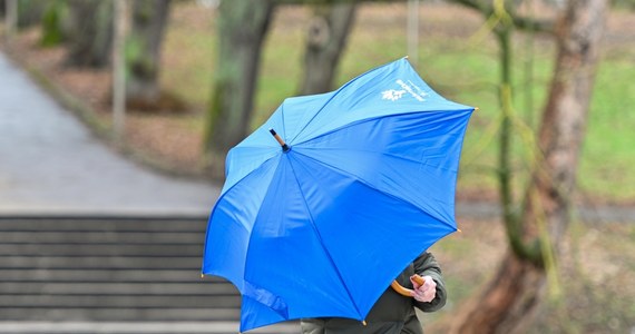 Instytut Meteorologii i Gospodarki Wodnej wydał ostrzeżenia pierwszego stopnia przed silnym wiatrem dla 13 województw. Nie obowiązują one jedynie dla woj. zachodniopomorskiego, lubuskiego i wielkopolskiego.
