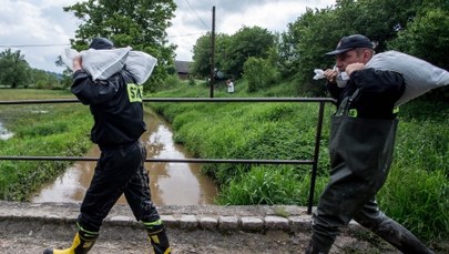 Przerwany wał przeciwpowodziowy w powiecie kłobuckim 