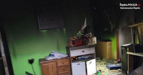 Prokuratura Rejonowa w Siemianowicach Śląskich przeprowadzi śledztwo w sprawie pożaru, w którym zginął 4-letni chłopiec. Ogień wybuchł w ostatni poniedziałek w budynku wielorodzinnym przy ul. Kołłątaja. Z dotychczasowych ustaleń wynika, że w mieszkaniu objętym pożarem bez opieki dorosłych była trójka dzieci.