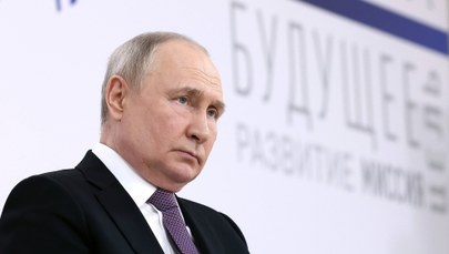 Dlaczego Putin udzielił wywiadu Carlsonowi? Rzecznik Kremla tłumaczy