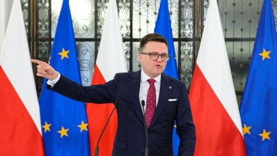 Marszałek Hołownia: Analizujemy nagrania z kamer z incydentu przed Sejmem