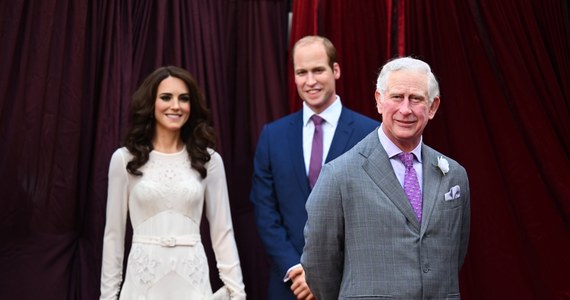 Następca brytyjskiego tronu książę William wrócił dziś do wypełnienia publicznych obowiązków. Opiekował się żoną Catherine, która przeszła operację jamy brzusznej. Z uwagi na zdiagnozowanie choroby nowotworowej u króla Karola, to trudny okres dla Windsorów.