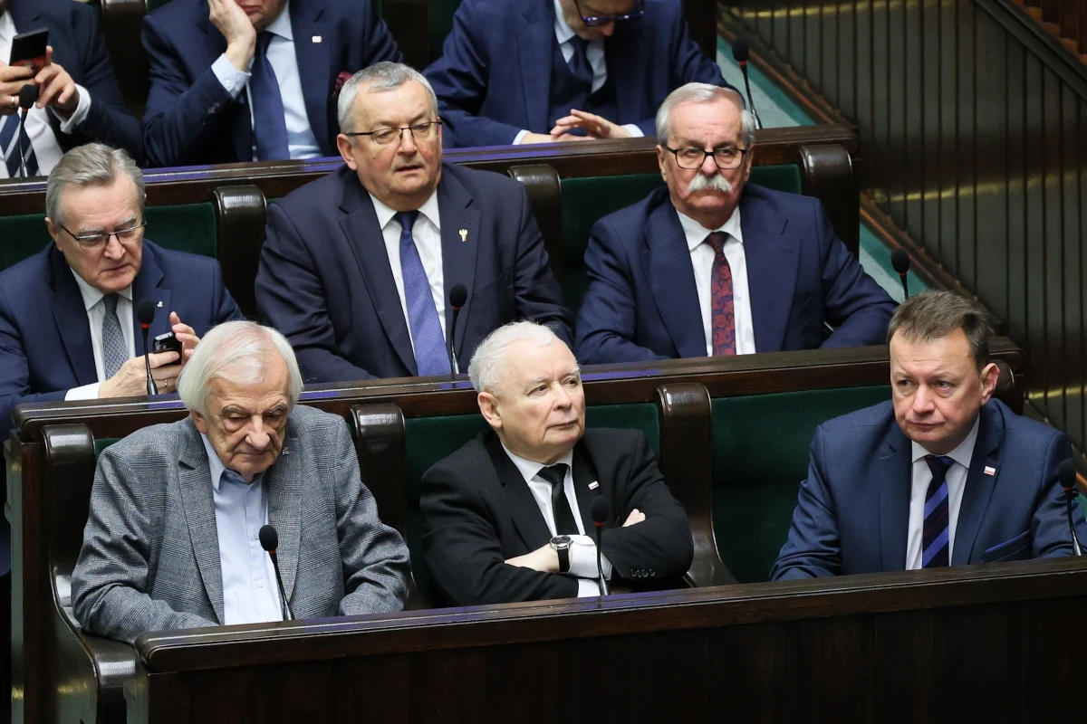 W tej chwili nie planujemy przedwczesnych wyborów - powiedział w środę prezes PiS Jarosław Kaczyński, pytany czy jego ugrupowanie będzie chciało doprowadzić do przedterminowych wyborów parlamentarnych.
