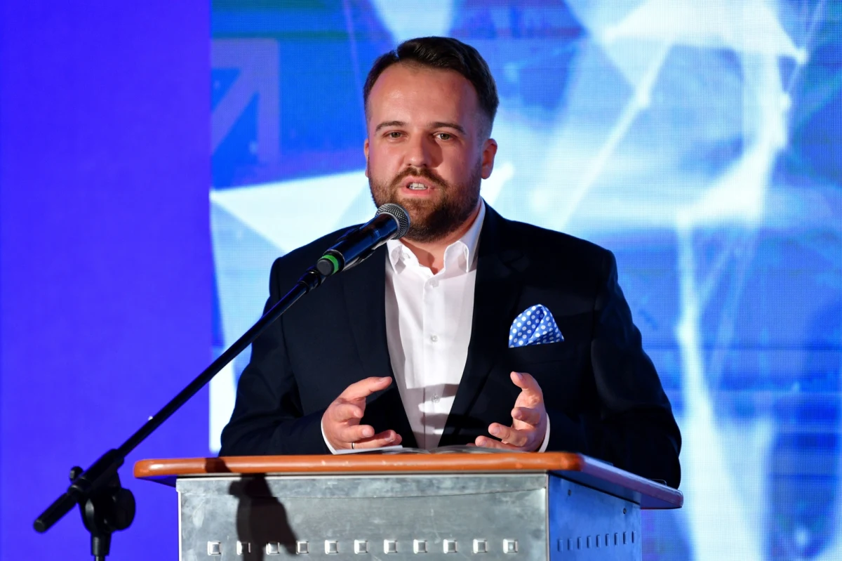 Rządzący Starachowicami od 2014 roku prezydent Marek Materek będzie się ubiegał o reelekcję w nadchodzących wyborach samorządowych. "Chcę dalej zmieniać to miasto" - mówi.

