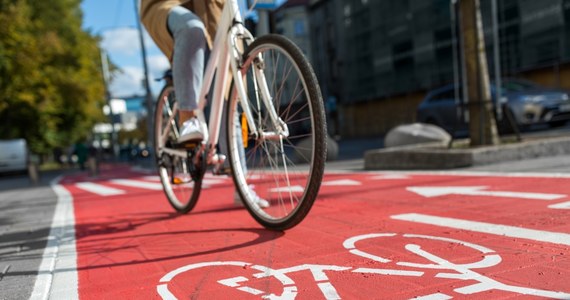 W nowym sezonie rowerowym w Łodzi będzie 120 stacji Łódzkiego Roweru Publicznego, które uzupełnione zostaną o wirtualne strefy zwrotu. Wszystko po to, by miłośnikom dwóch kółek zapewnić jak największą dostępność do pojazdu - poinformowało miasto.  