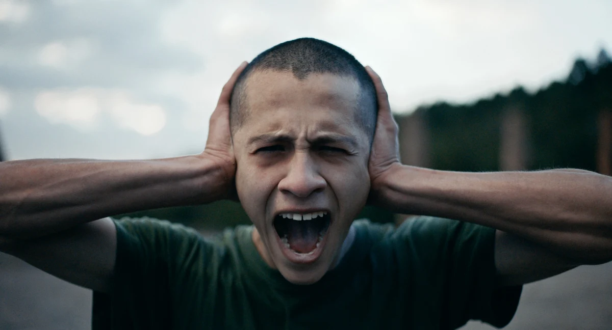 Nadszedł czas, żeby ogłosić tytuły czterech pierwszych filmów, które widzowie zobaczą podczas tegorocznej odsłony Międzynarodowego Festiwalu Kina Niezależnego Mastercard OFF CAMERA w Krakowie. Organizatorzy nie pozostają obojętni wobec globalnych wyzwań, z którymi mierzymy się jako społeczeństwo. Wyniszczająca wojna w Ukrainie, brutalny konflikt zbrojny w Izraelu, globalny kryzys uchodźczy czy postępujące zmiany klimatyczne. "Na granicy", czyli jedna z czterech sekcji przygotowanych specjalnie na rok 2024 stawia pytanie o przekraczanie granic w sensie zarówno geopolitycznym, jak i osobistym.