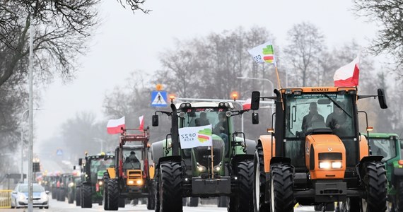 Największe straty w związku z napływem produktów rolnych z Ukrainy ponieśli polscy rolnicy - ocenił szef resortu rolnictwa Czesław Siekierski podczas spotkania z przedstawicielami Izb Rolniczych. W piątek 9 lutego w całym kraju planowany jest strajk generalny i blokady dróg. Poniżej przedstawiamy mapę planowanych utrudnień.