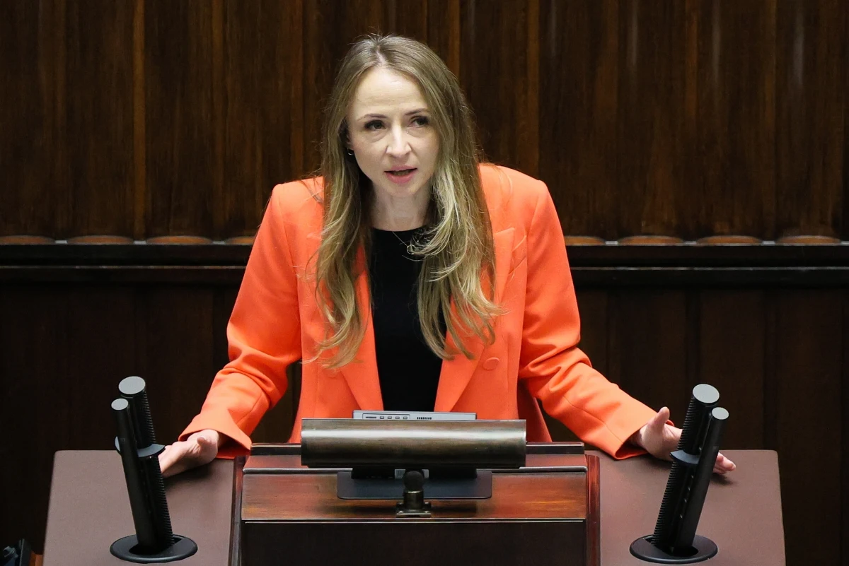 ​Wszystkie kluby parlamentarne opowiedziały się w środę za skierowaniem obywatelskiego projektu ustawy w sprawie renty wdowiej do Komisji Polityki Społecznej i Rodziny. "Rozwiązania zawarte w projekcie są możliwe do wdrożenia w ciągu 6 miesięcy" - powiedziała szefowa MRPiPS Agnieszka Dziemianowicz-Bąk.