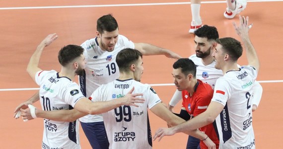 Siatkarze Grupy Azoty Zaksa Kędzierzyn-Koźle, którzy triumfowali w Lidze Mistrzów w trzech ostatnich sezonach, pożegnali się z tymi rozgrywkami. Polska ekipa przegrała w dwumeczu baraż o ćwierćfinał z tureckim Halkbankiem Ankara.