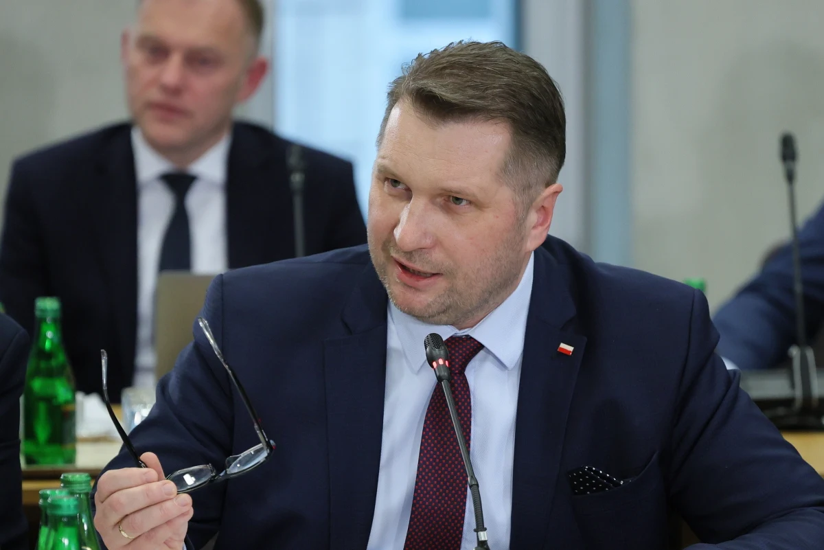 Uczelnie ze Słupska, Raciborza i Poznania znalazły się na liście tych, którym były minister nauki Przemysław Czarnek obiecał już po przegranych wyborach 1 mld 200 mln zł. Kwota nie miała żadnego pokrycia w środkach, którymi dysponowało ministerstwo - poinformował na konferencji wiceminister nauki Marek Gzik.