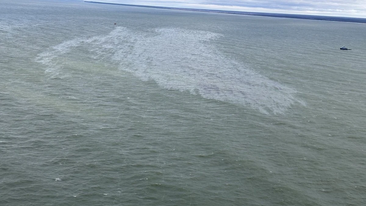 Co najmniej 300 litrów ropy wyciekło do Bałtyku koło litewskiej Butyngi. W tym paliwowym terminalu należącym do Orlen Litwa doszło do awarii podczas załadunku tankowca. O incydencie służby powiadomiła sama spółka.