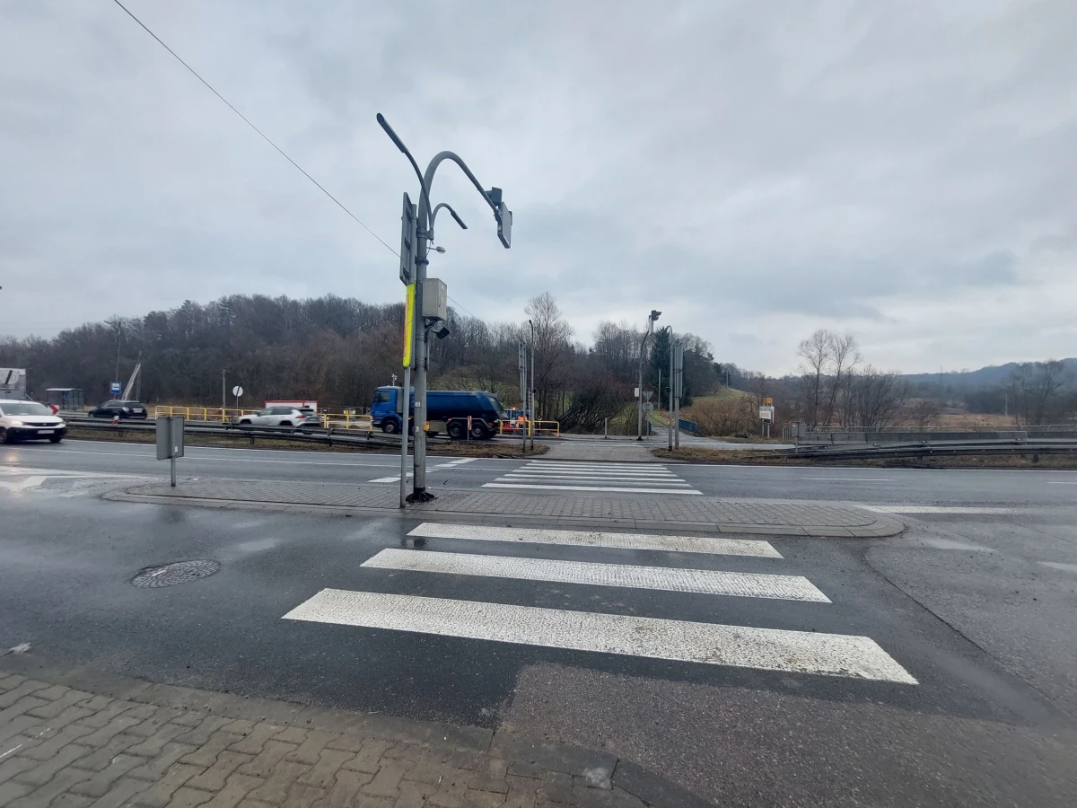 W piątek (9 lutego) rozpocznie się budowa kładki dla pieszych nad zakopianką w Mogilanach k. Krakowa. W związku z tym w rejonie inwestycji wprowadzona będzie nowa organizacja ruchu. Kierowcy muszą się liczyć z utrudnieniami. 