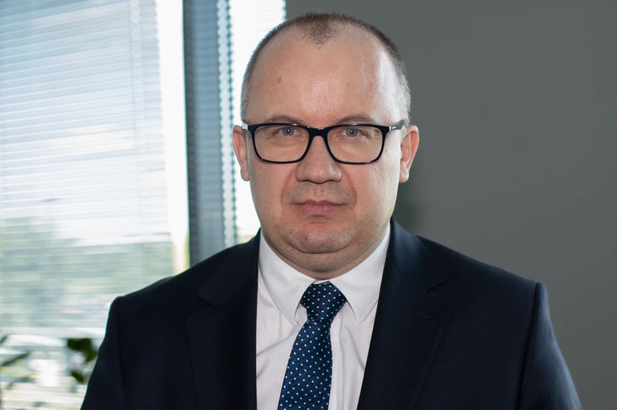 Adam Bodnar opublikował wczoraj na stronie resortu niecodzienny apel do sędziów, by przy orzekaniu mieli na względzie obowiązujące w Polsce prawo międzynarodowe, a przy jego wykładni brali pod uwagę także wyroki trybunałów międzynarodowych, w tym również dotyczące statusu tzw. neo-sędziów. Czy sędziom trzeba o tym przypominać?