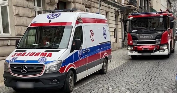 Kilkanaście zapalników znaleziono w piwnicy budynku przy placu Biskupim w Krakowie. Informację o akcji służb otrzymaliśmy na Gorącą Linię RMF FM.
