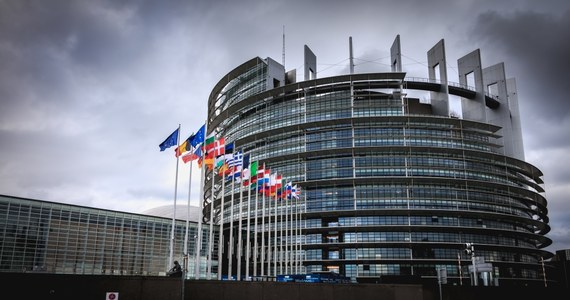Posłowie Parlamentu Europejskiego przyjęli w czwartek w Strasburgu rezolucję wzywającą do wszczęcia niezależnego międzynarodowego śledztwa w sprawie potencjalnych fałszerstw wyborczych w Serbii. Chodzi o grudniowe wybory parlamentarne, które Unia Europejska uznała za zmanipulowane.