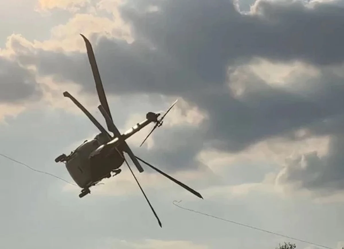 Ponad 2,4 mln złotych - to, jak dowiedział się reporter RMF FM, koszty naprawy policyjnego śmigłowca Black Hawk, który w sierpniu zeszłego roku na wojskowym pikniku w Sarnowej Górze na Mazowszu zahaczył o linię energetyczną i zerwał jeden z przewodów. Remont już się rozpoczął i ma potrwać do maja.