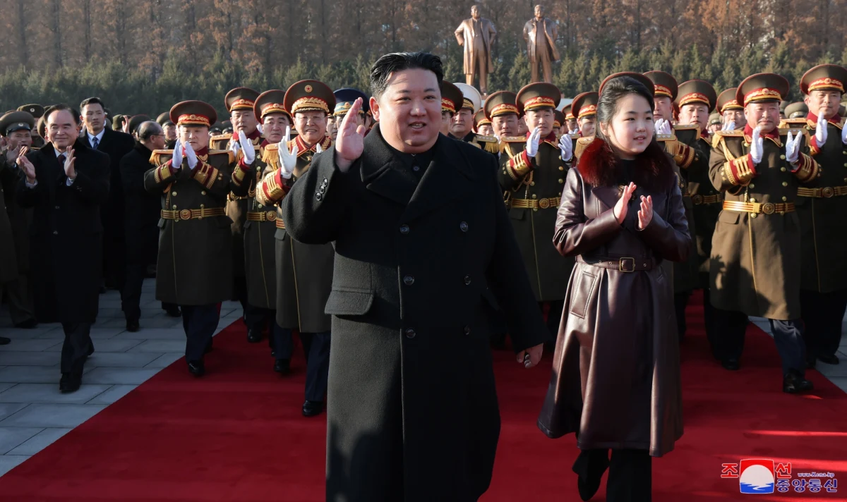 "Jeśli wrogowie spróbują użyć siły przeciwko naszemu krajowi, (...) nie zawahamy się użyć całej naszej wielkiej potęgi, by ich unicestwić" - powiedział Kim Dzong Un. Północnokoreański przywódca jako "wroga numer jeden" wskazał Koreę Południową, z którą - jak stwierdził - nie będzie żadnego dialogu i negocjacji.