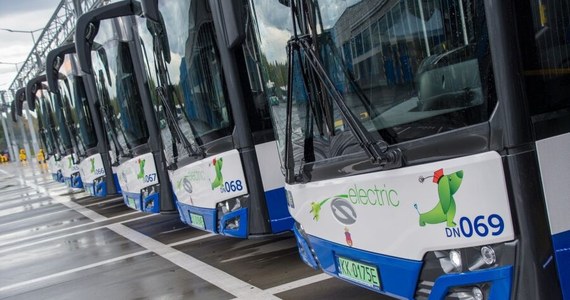 Przed nami ferie zimowe.  To oznacza, że od jutra, 10 lutego zostaną wprowadzone nowe rozkłady jazdy linii tramwajowych, a od 12 lutego – wybranych linii autobusowych. Zmiany są związane ze zmniejszonymi potrzebami przewozowymi.