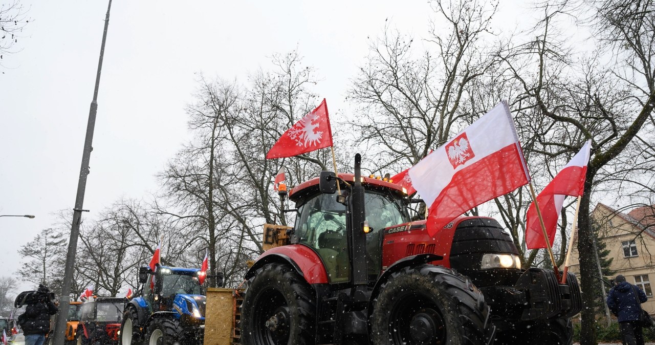 piątek, drogach, całego, kraju, odbywają, rolnicze, protesty, Wolno, poruszające, ciągniki, będą, tamują, ruch, niektórych, miej Strajk rolników w całej Polsce. Mapa protestu, blokady i utrudnienia na drogach