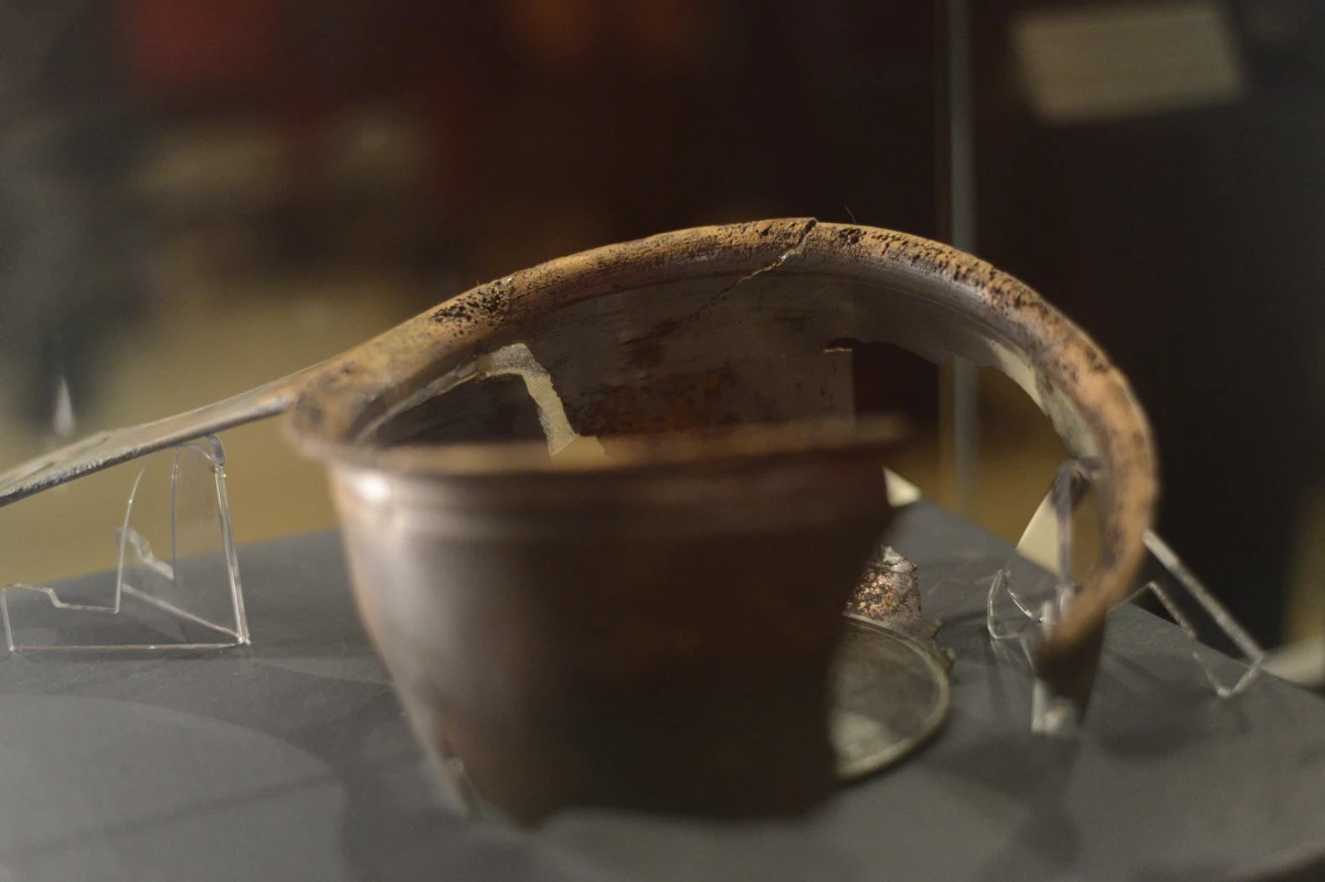 Elementy z grobu książęcego w Giebułtowie, brązowy posążek Dionizosa odkryty w okolicy Sieradza i ponad tysiąc innych artefaktów można zobaczyć na wystawie "Okruchy antyku – importy rzymskie na ziemiach polskich" w Muzeum Zamkowym w Sandomierzu.