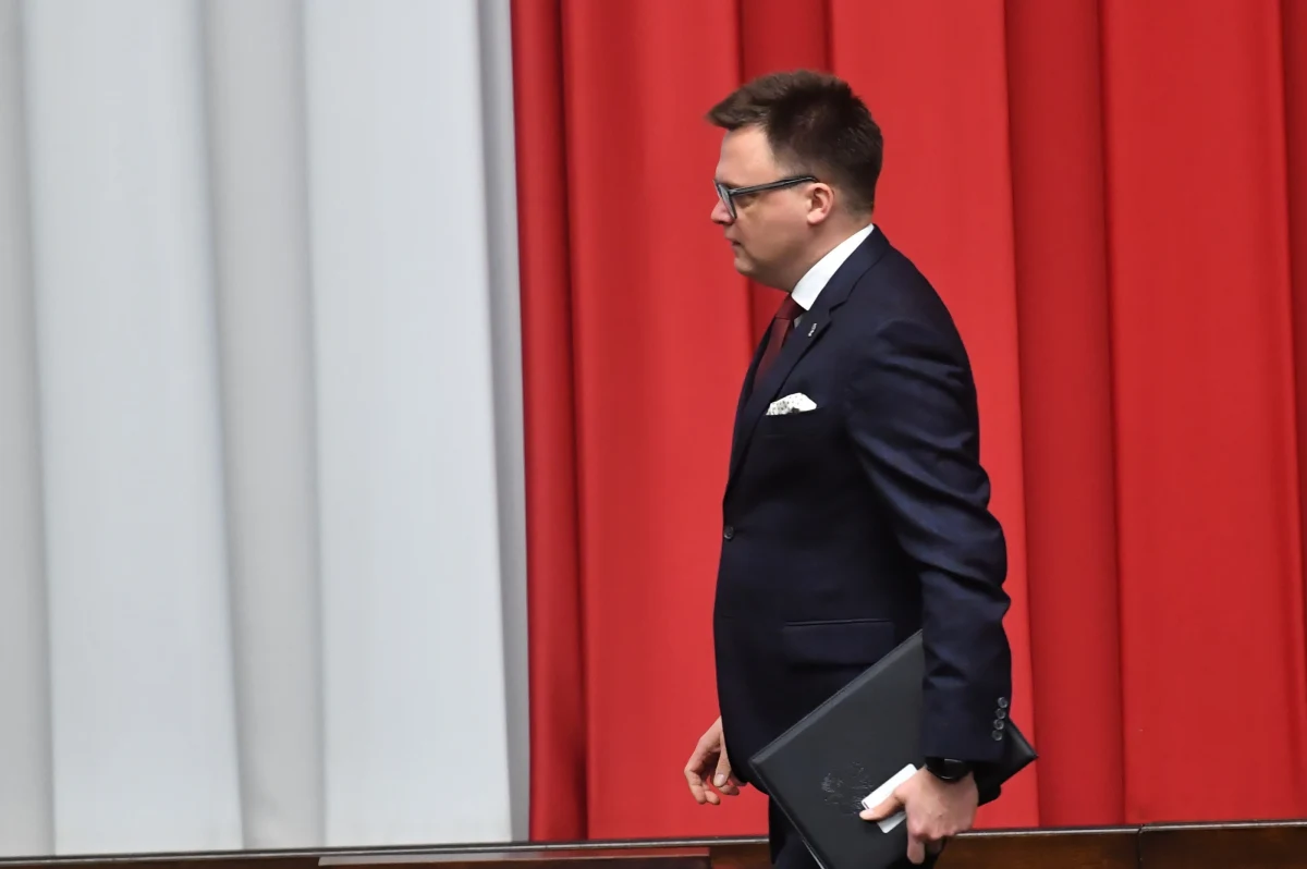 Marszałek Sejmu Szymon Hołownia zapowiedział, że żadna osoba zatrudniona czy należąca do Polski 2050 nie otrzyma nominacji do rad nadzorczych. "Jeśli dziś takie osoby tam są, podadzą się do dymisji” - zaznaczył.