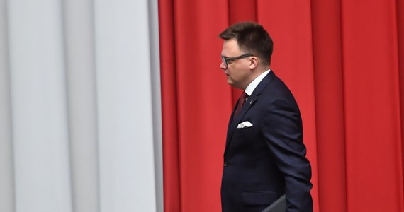 Marszałek Sejmu Szymon Hołownia zapowiedział, że żadna osoba zatrudniona czy należąca do Polski 2050 nie otrzyma nominacji do rad nadzorczych. "Jeśli dziś takie osoby tam są, podadzą się do dymisji” - zaznaczył.