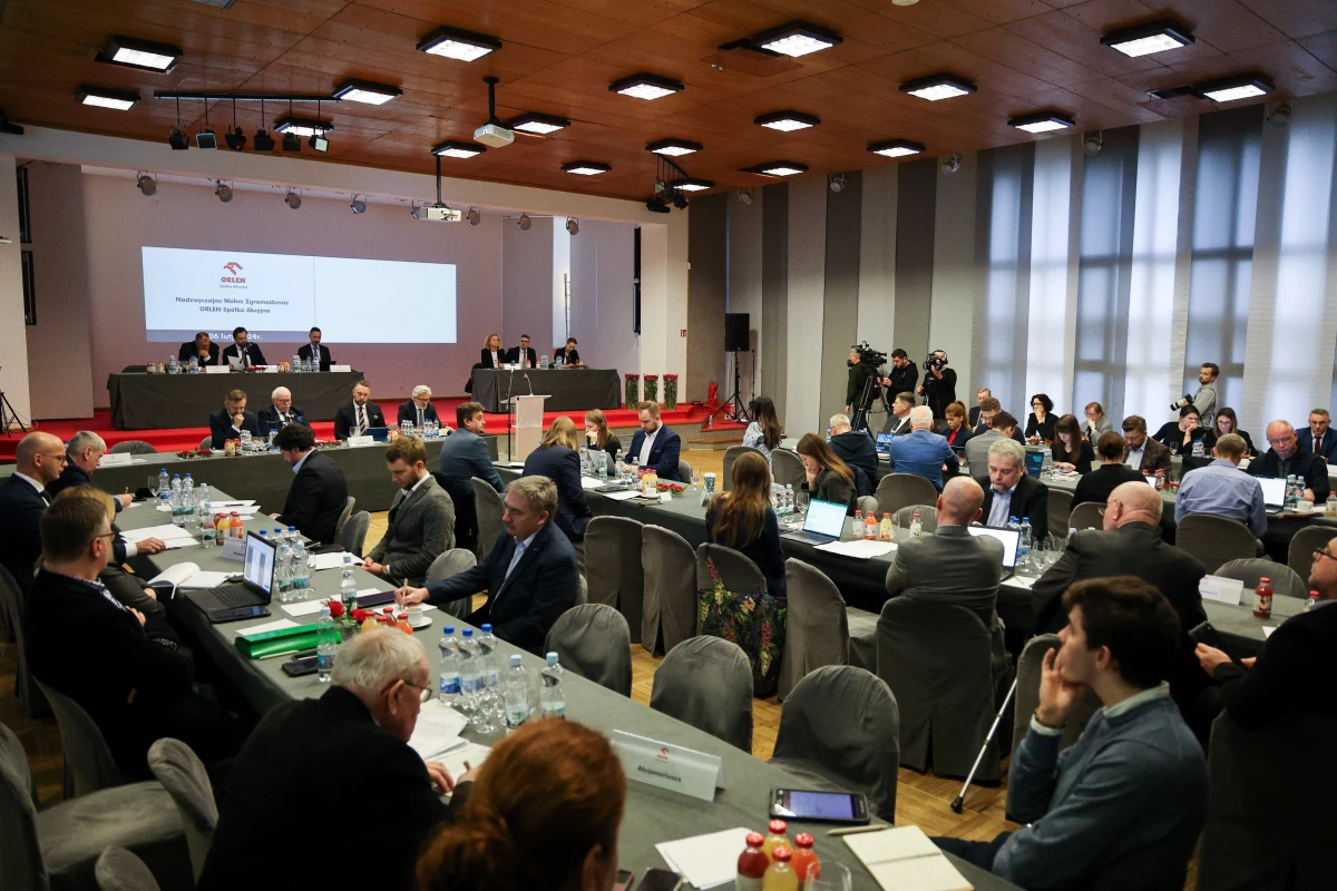 Tomasz Sójka złożył rezygnację z pełnienia funkcji członka rady nadzorczej Orlenu. Decyzja wejdzie w życie 16 lutego - poinformował w piątek koncern. Sójka został powołany do rady nadzorczej Orlenu 6 lutego przez Nadzwyczajne Walne Zgromadzenie (NWZ), jako kandydat zgłoszony przez Skarb Państwa.