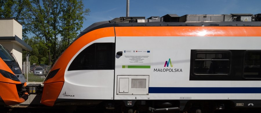 W Małopolsce rozpoczynają się ferie. Od soboty (10 lutego) dla dzieci i młodzieży dostępna będzie oferta specjalna: kolejowy "Małopolski bilet na ferie" za złotówkę.
