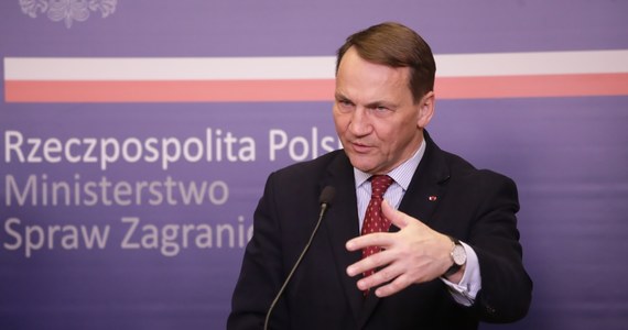 Szef MSZ Radosław Sikorski stanowczo odpowiedział na słowa Władimira Putina, który nie pierwszy raz obwinił napadniętą 17 września 1939 r. przez ZSRR Polskę o wybuch II wojny światowej. Minister odniósł się do wywiadu, którego Putin udzielił amerykańskiemu komentatorowi Tuckerowi Carlsonowi.