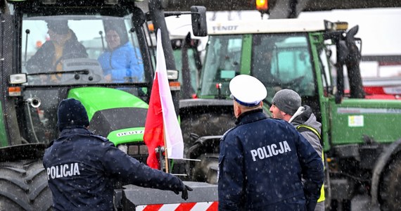 W centrum Bydgoszczy doszło do starcia protestujących rolników z policjantami, gdy demonstranci próbowali siłą wejść do budynku urzędu wojewódzkiego. W wyniku zajścia poszkodowana została dziennikarka.