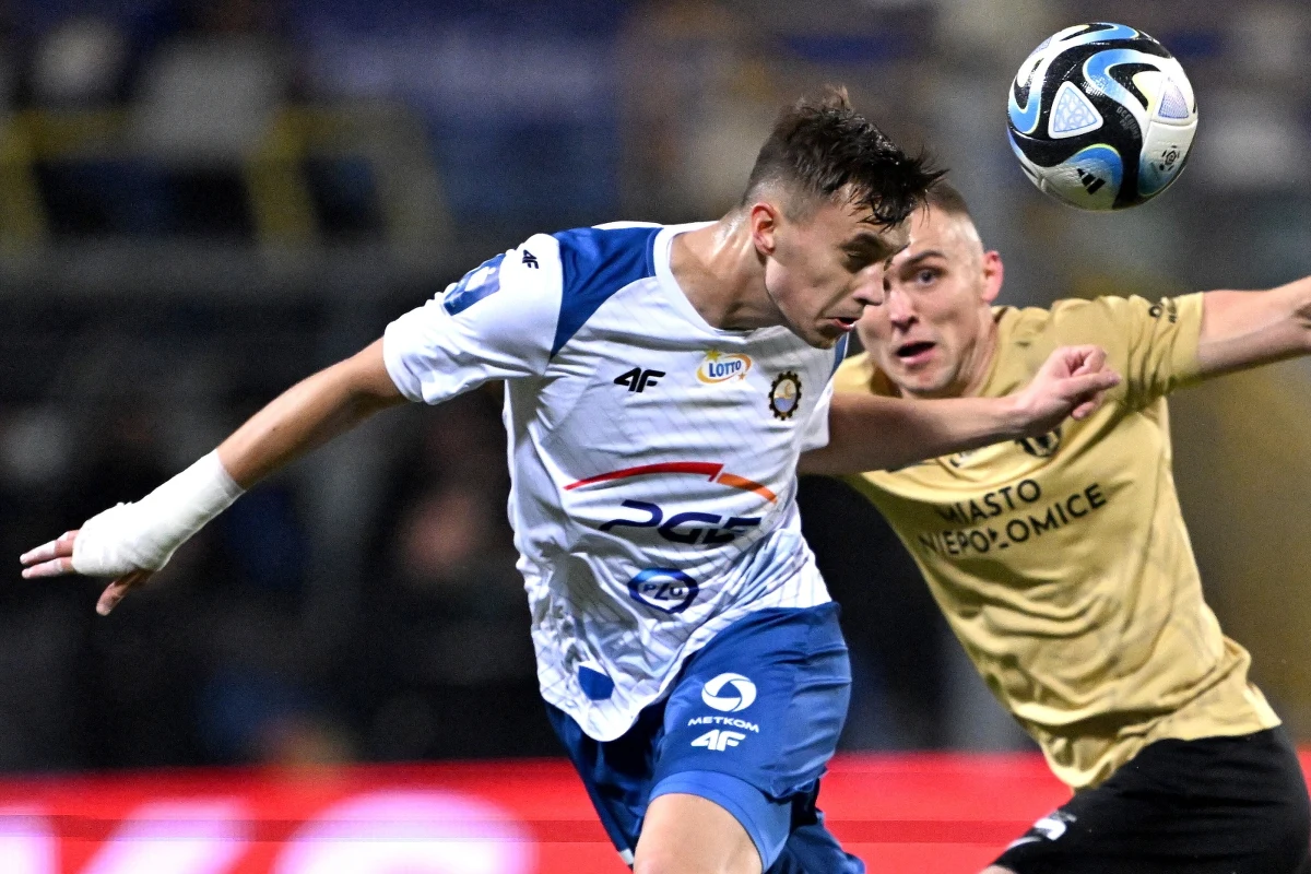 W pierwszym tegorocznym meczu ekstraklasy piłkarze Stali Mielec pokonali 2:1 Puszczę Niepołomice i zrewanżowali się za porażkę 0:1 poniesioną w poprzedniej rundzie.