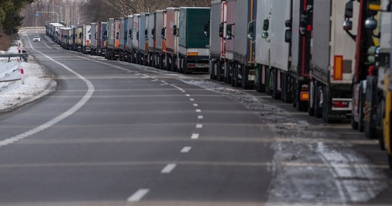 Z powodu protestu rolników zwiększyła się kolejka tirów do przejść granicznych z Ukrainą w województwie lubelskim. Czas oczekiwania do odprawy w Dorohusku wynosi 136 godzin, a w Hrebennem - 85 godzin.