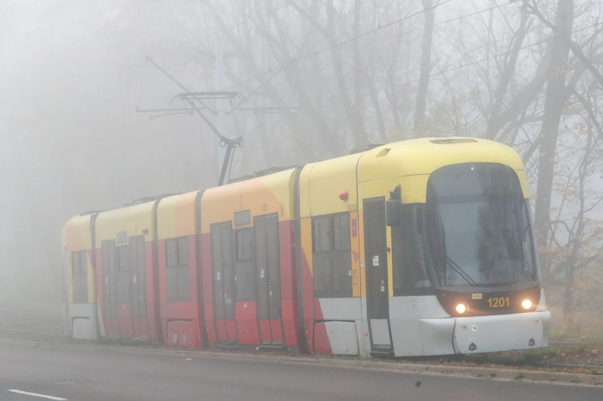 W poniedziałek - po zakończeniu robót na skrzyżowaniu ulic Legionów i Zachodniej w Łodzi - na swoje trasy wrócą tramwaje kursujące al. Kościuszki oraz ul. Zachodnią. Z kolei na nowym torowisku w ul. Legionów rozpoczną się jazdy testowe oraz ostatnie prace przed wznowieniem ruchu tramwajowego.