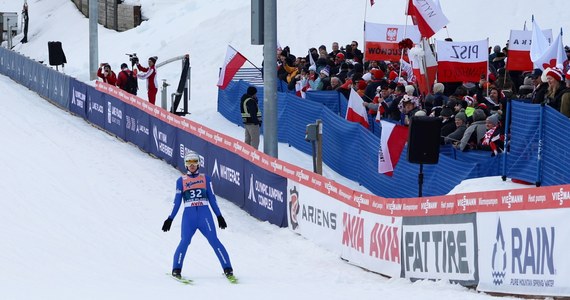 Aleksander Zniszczoł zajął 6. miejsce w konkursie Pucharu Świata w skokach narciarskich w amerykańskim Lake Placid. Wygrał Słoweniec Lovro Kos. Na podium stanęli też Japończyk Ryoyu Kobayashi i Norweg Marius Lindvik. Paweł Wąsek i Kamil Stoch odpadli po pierwszej serii. 