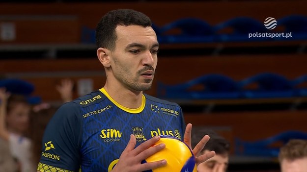 Fragmenty meczu Asseco Resovia Rzeszów – PSG Stal Nysa - siatkówka, PlusLiga, 21. kolejka. Zouheir El Graoui dobrze zaprezentował się w polu zagrywki i drużyna z Nysy wywalczyła osiem punktów z rzędu.

