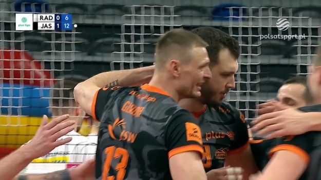 Fragment meczu Enea Czarni Radom – Jastrzębski Węgiel 0:3 (22:25, 20:25, 16:25) - siatkówka; PlusLiga, 21. kolejka. MVP: Norbert Huber (10/12 = 83% skuteczności w atku + 2 bloki).

