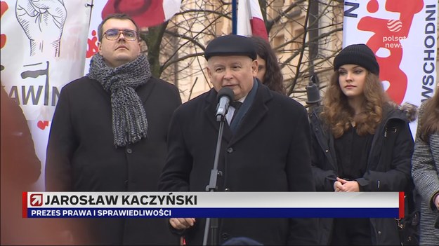 Trwa spór wokół Trybunału Konstytucyjnego. Zdaniem Bronisława Komorowskiego szala poparcia wyborców przechyla się w tej sprawie na korzyść koalicji rządzącej. "Na szczęście PiS traci w sondażach, to znaczy, że ludzie przestają to kupować" - zaznaczył były prezydent RP.